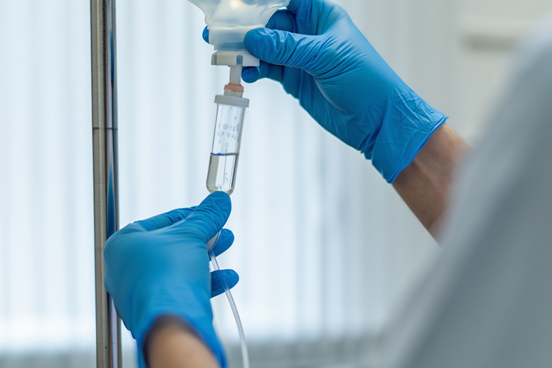 Процедура подготовки к внутривенному вливанию в медицинском учреждении